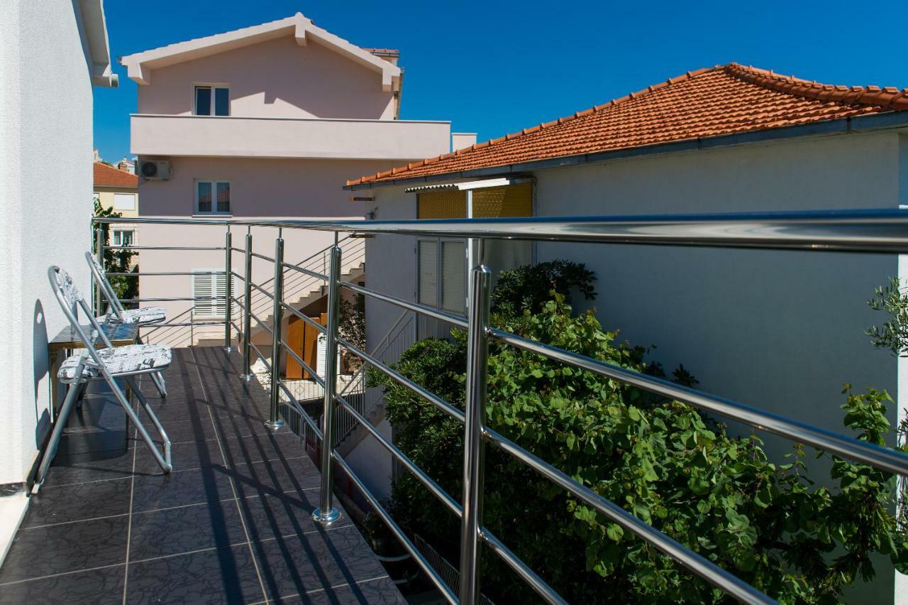 Apartment Ella Rogoznica  Bagian luar foto