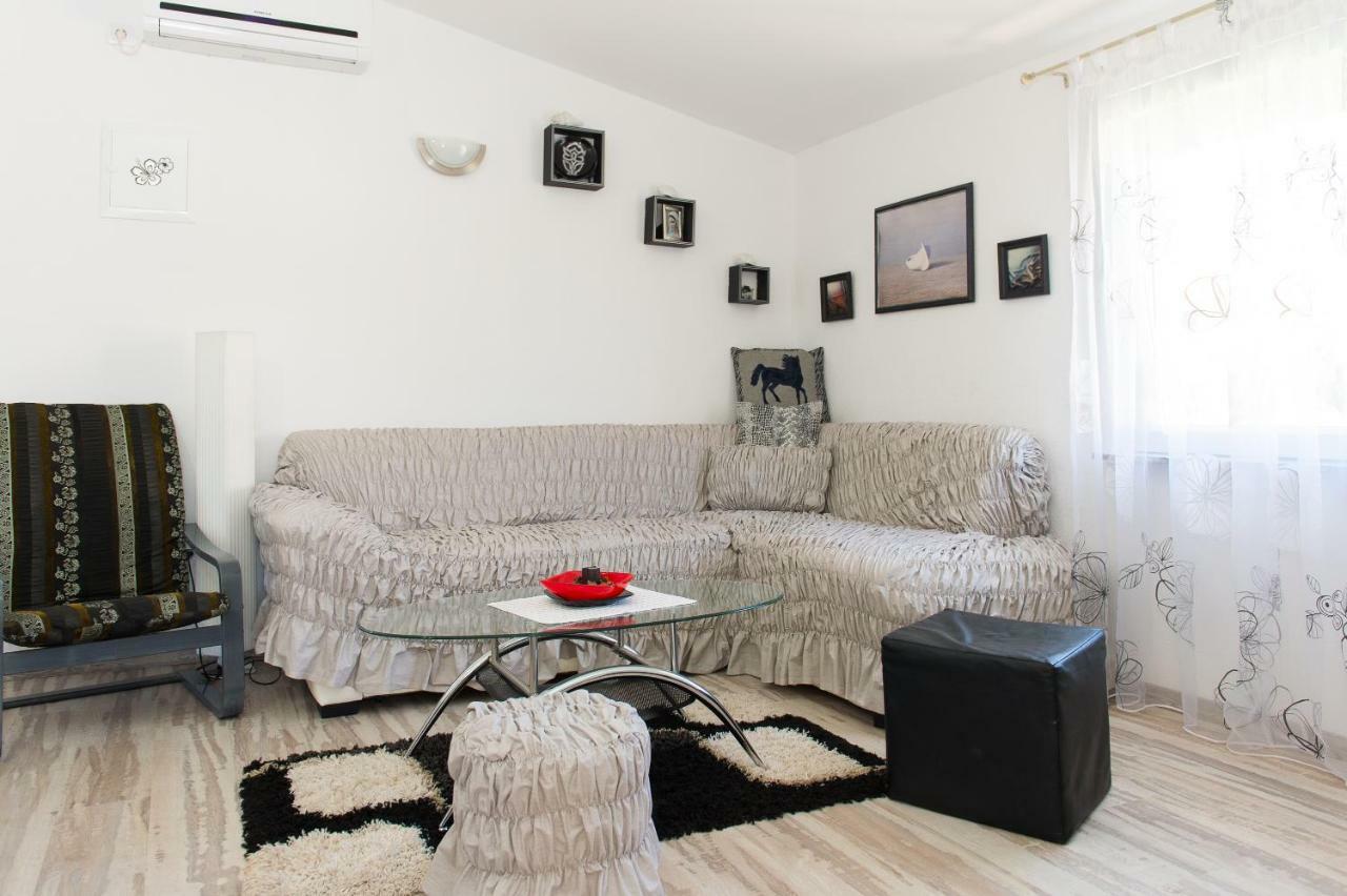 Apartment Ella Rogoznica  Bagian luar foto