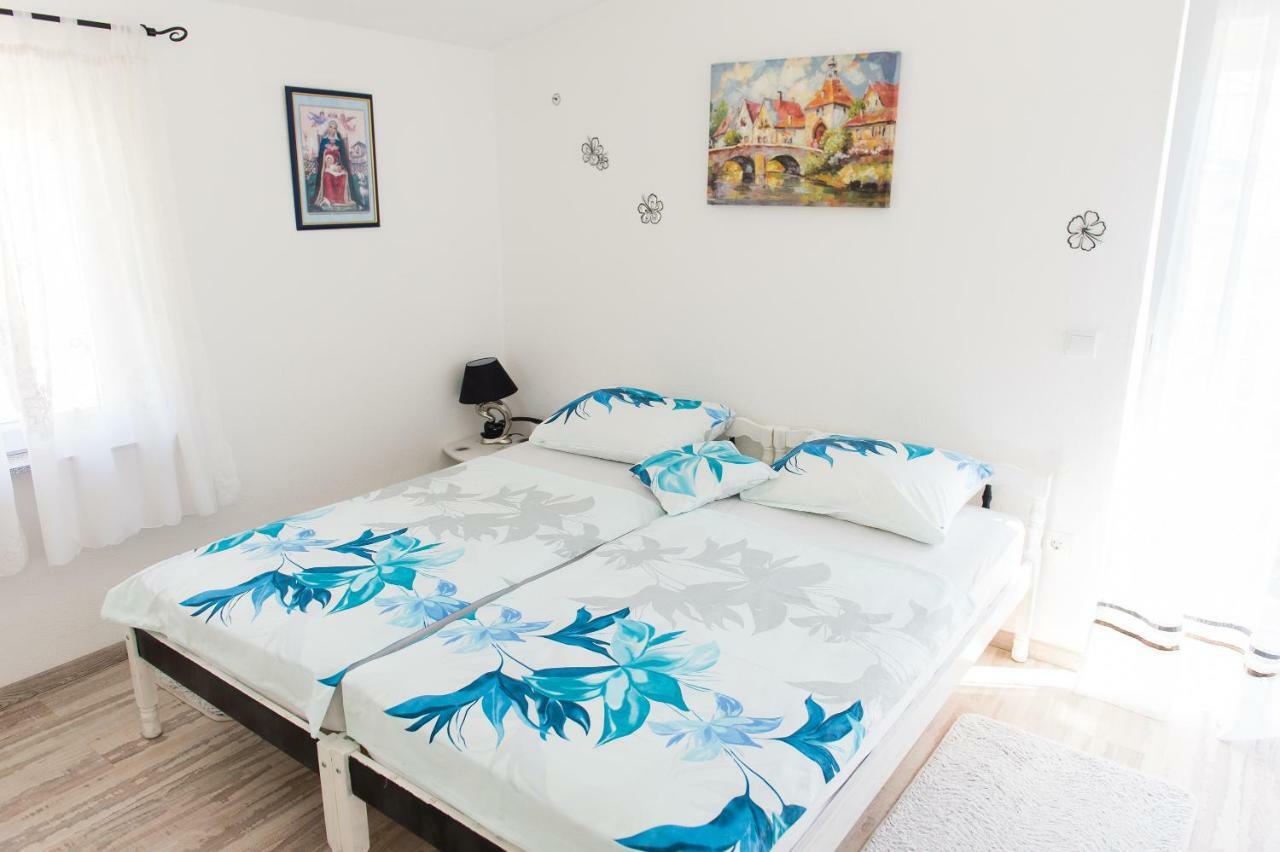 Apartment Ella Rogoznica  Bagian luar foto