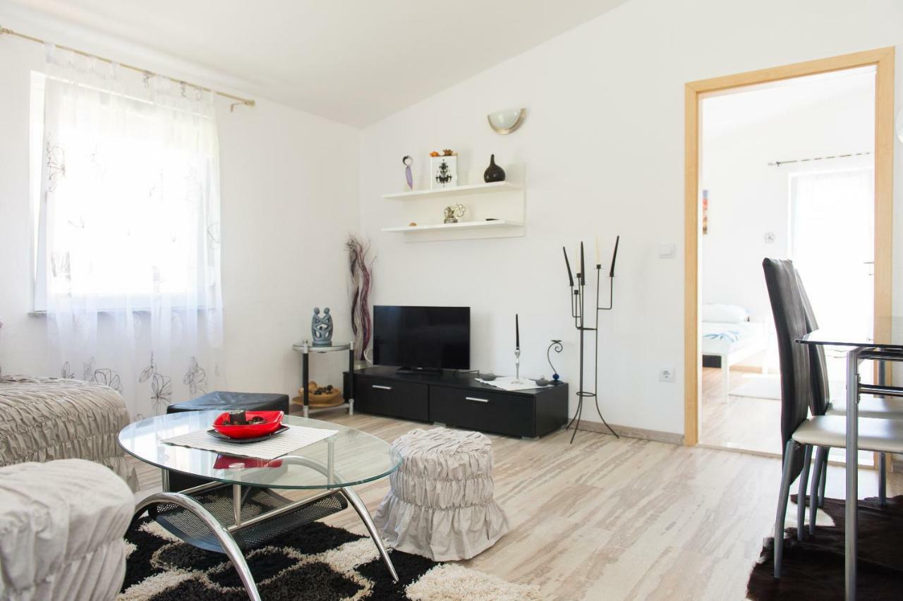Apartment Ella Rogoznica  Bagian luar foto